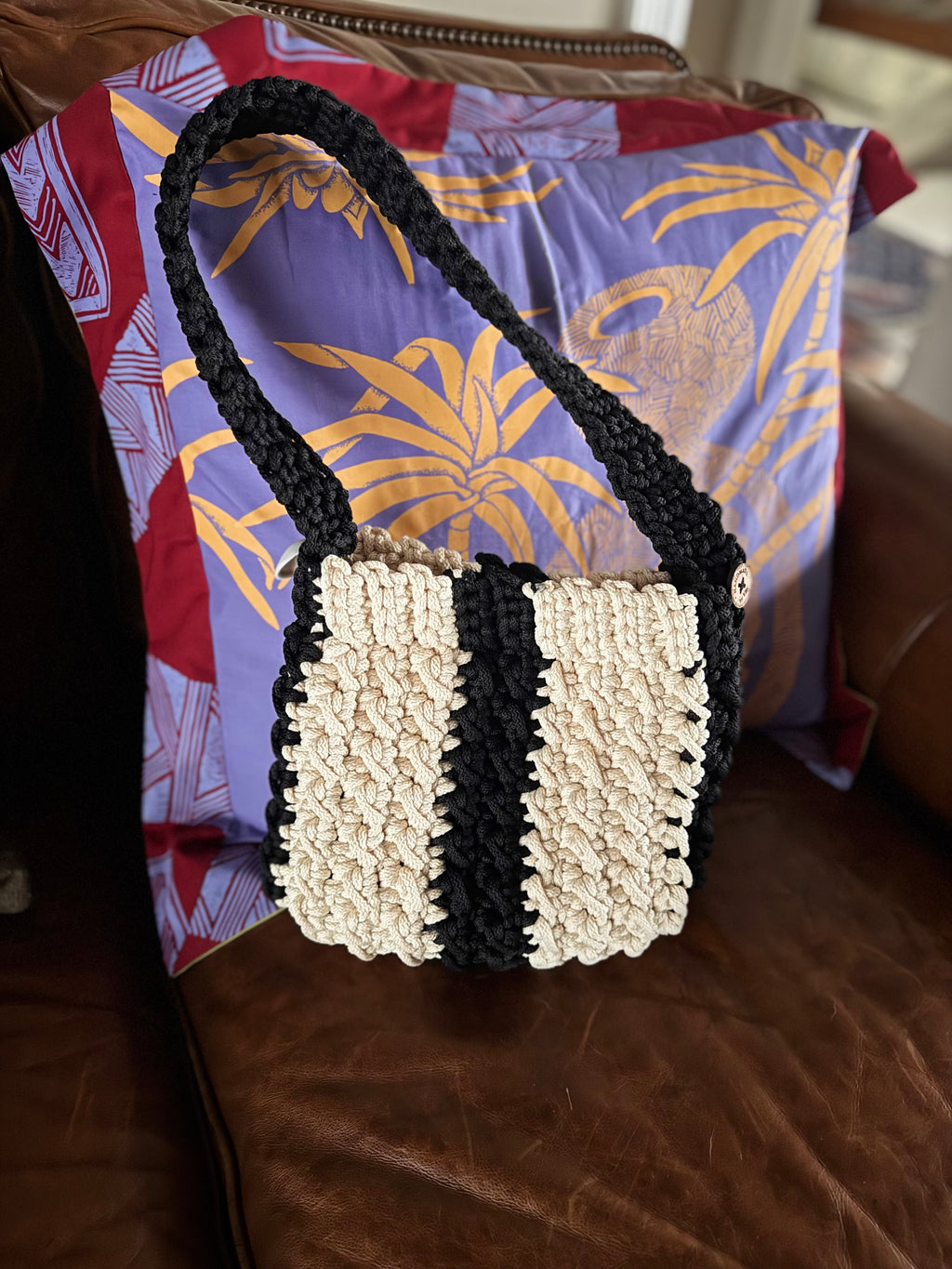 Small black & white purse