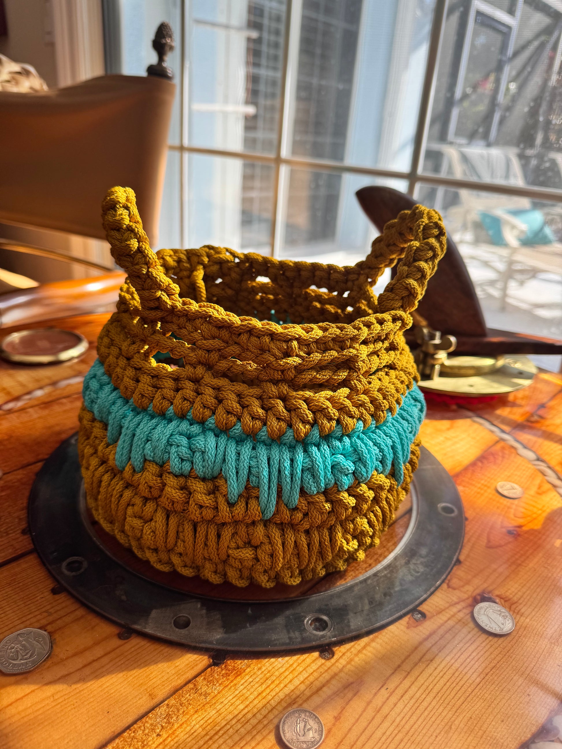 Small basket for vase