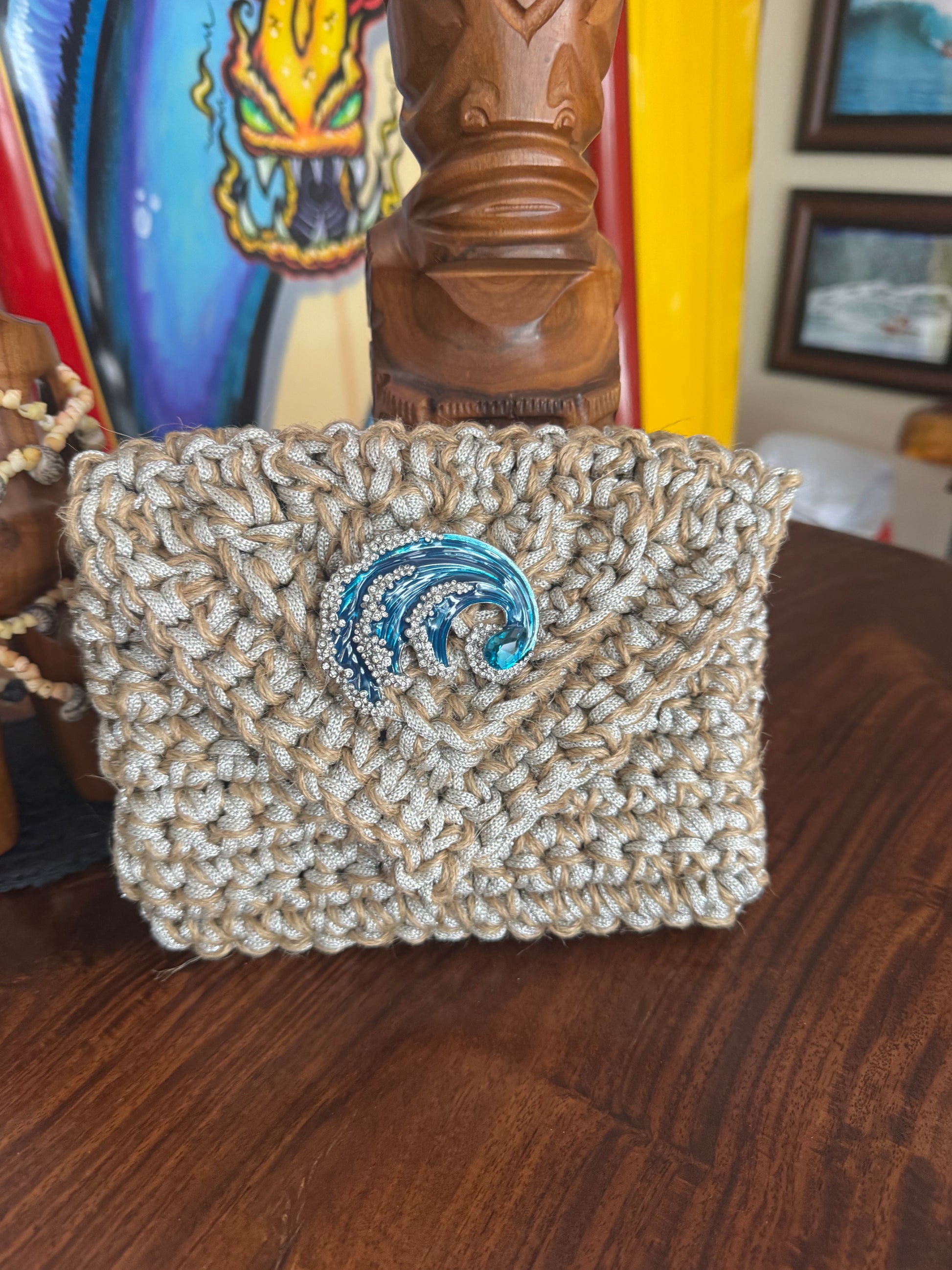 Dinner clutch wave