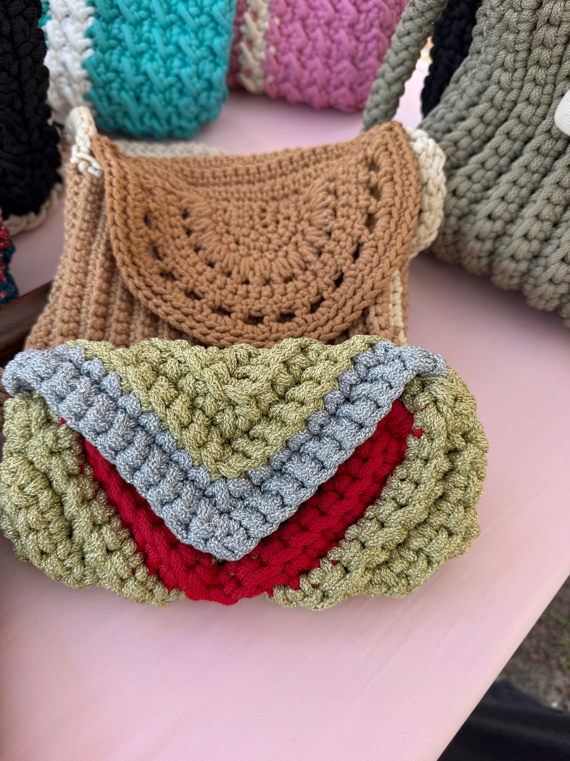 Clutch gold silver red