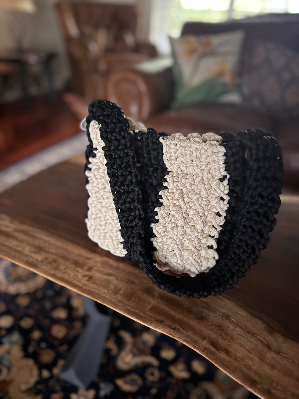 Small black & white purse