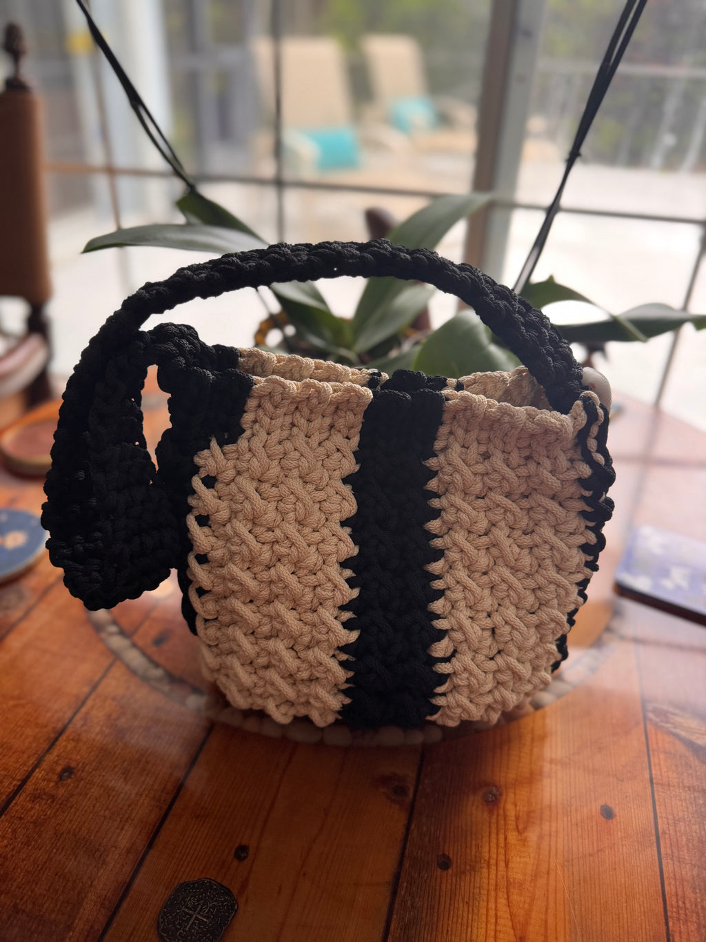 Small black & white purse