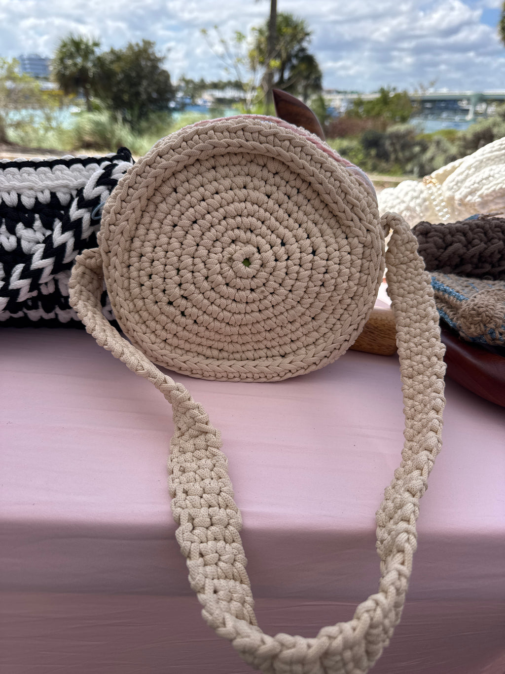 Bag round white