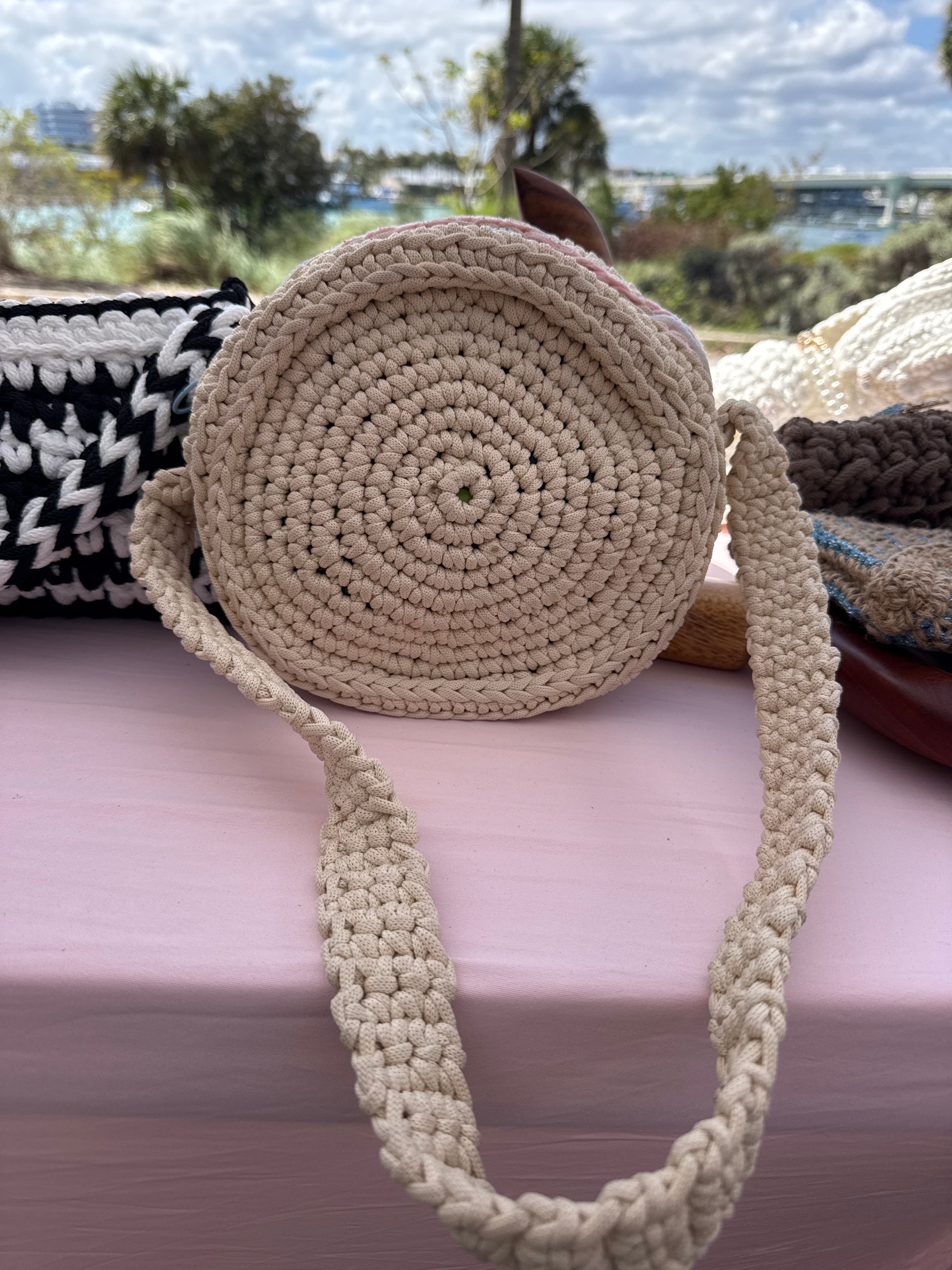 Bag round white