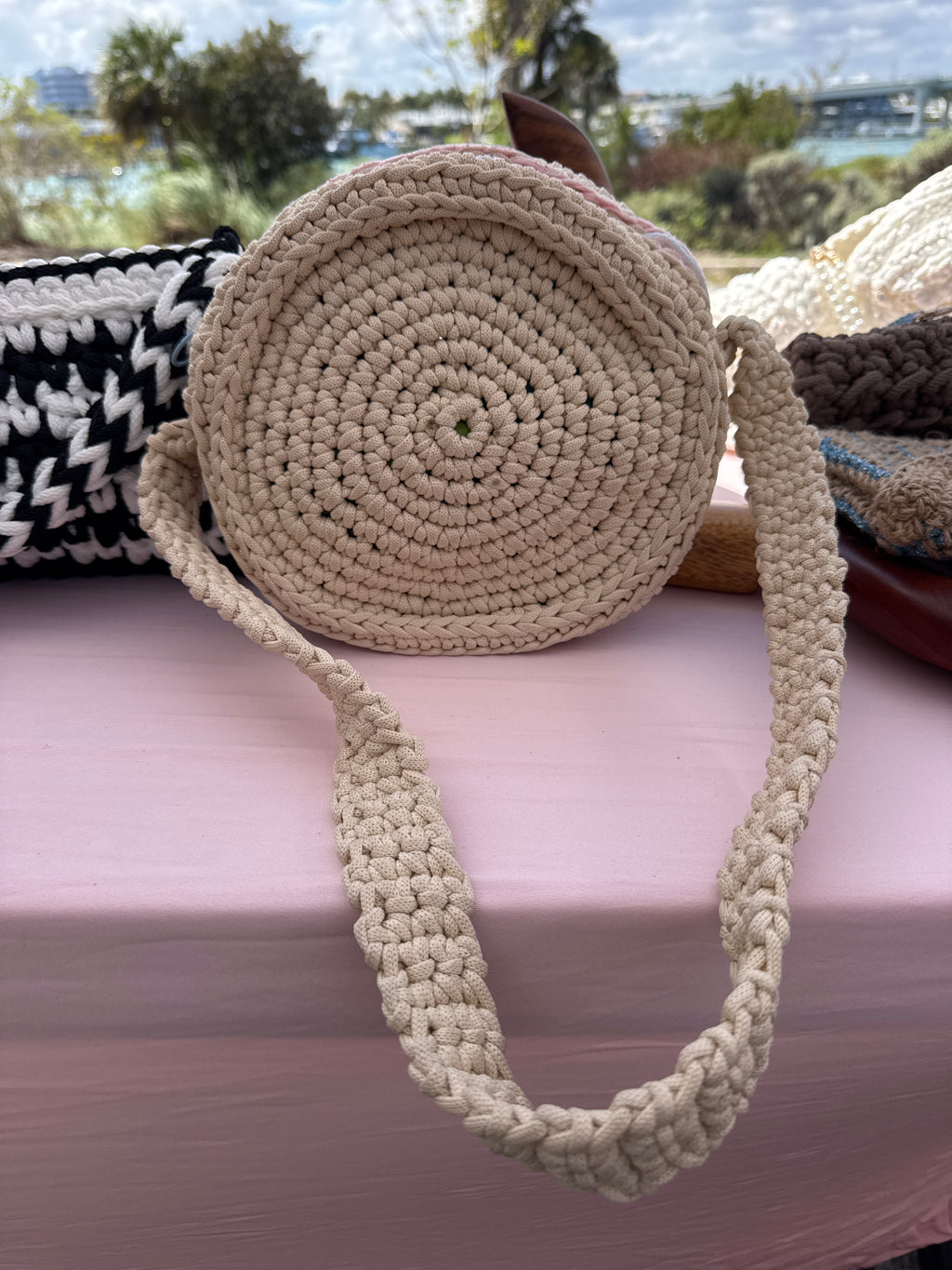 Bag round white